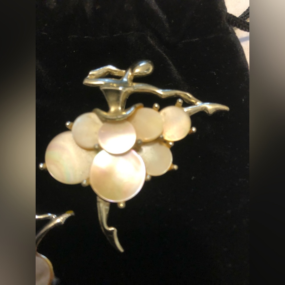 2 Vintage Ballerina Pins, silver and mother of Pearl - Picture 5 of 8